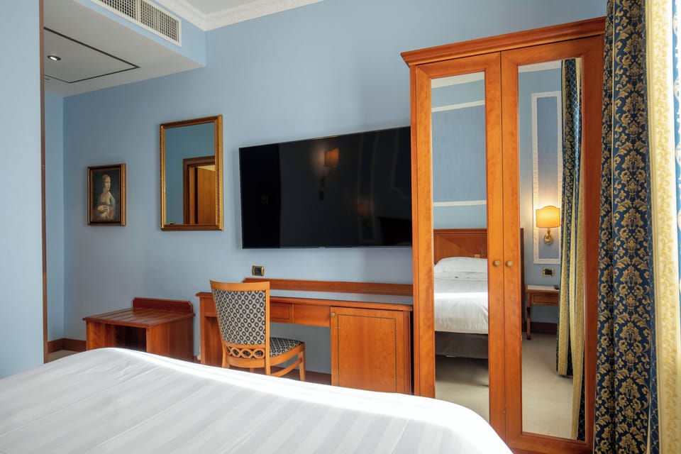 Premium bedding, down comforters, in-room safe, desk