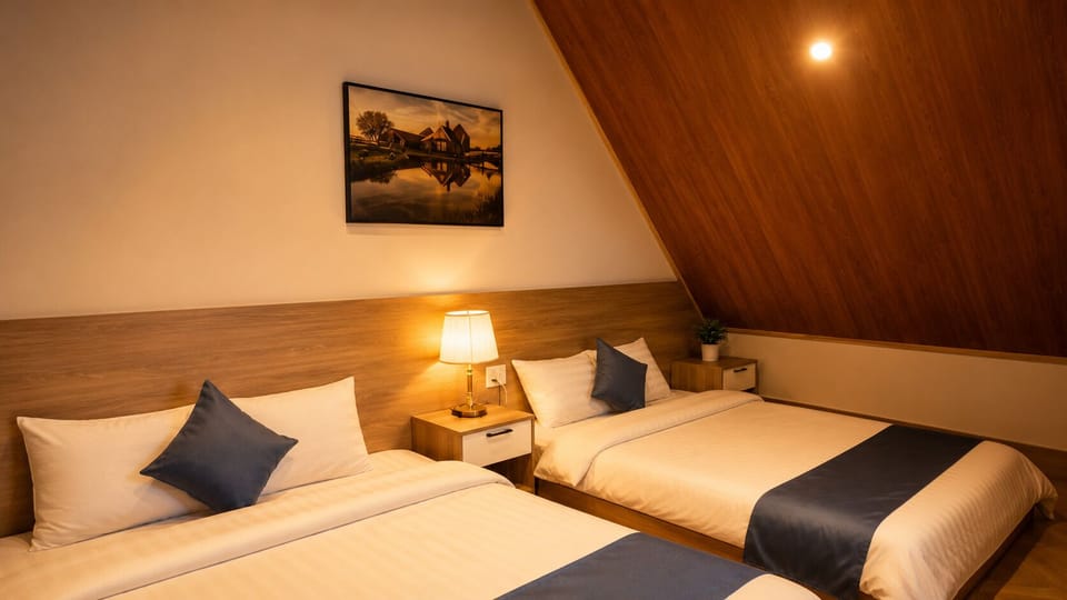 Signature Room, Hill View | Desk, laptop workspace, soundproofing, WiFi (free)
