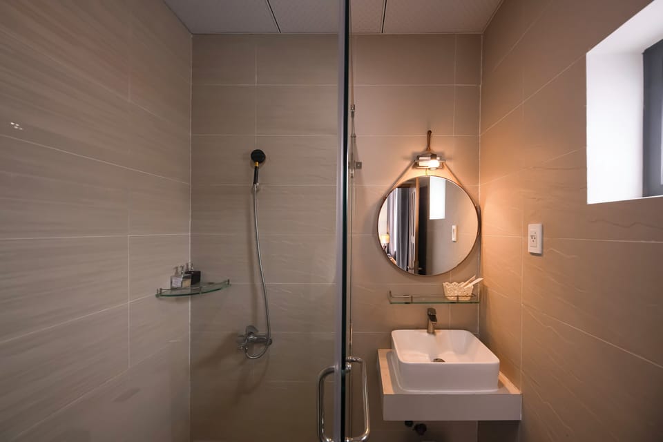 Basic Double Room, Courtyard View | Bathroom | Combined shower/tub, hair dryer, slippers, towels