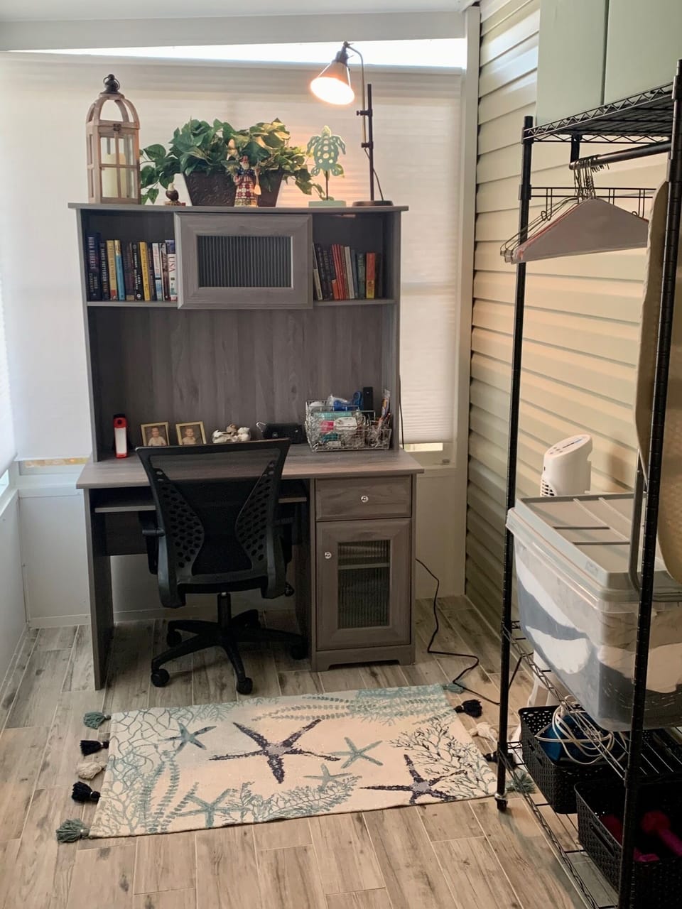 Office/desk are in central heat and ac Lanai 