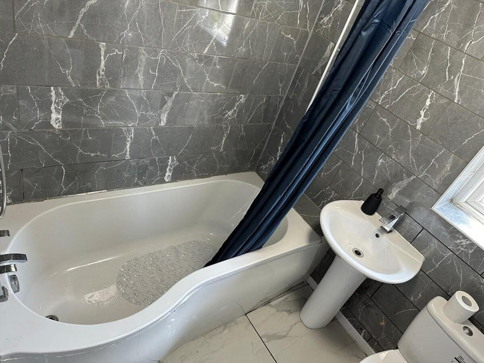House Sleeps 7 - Contractors, Free Parking House in Wigan