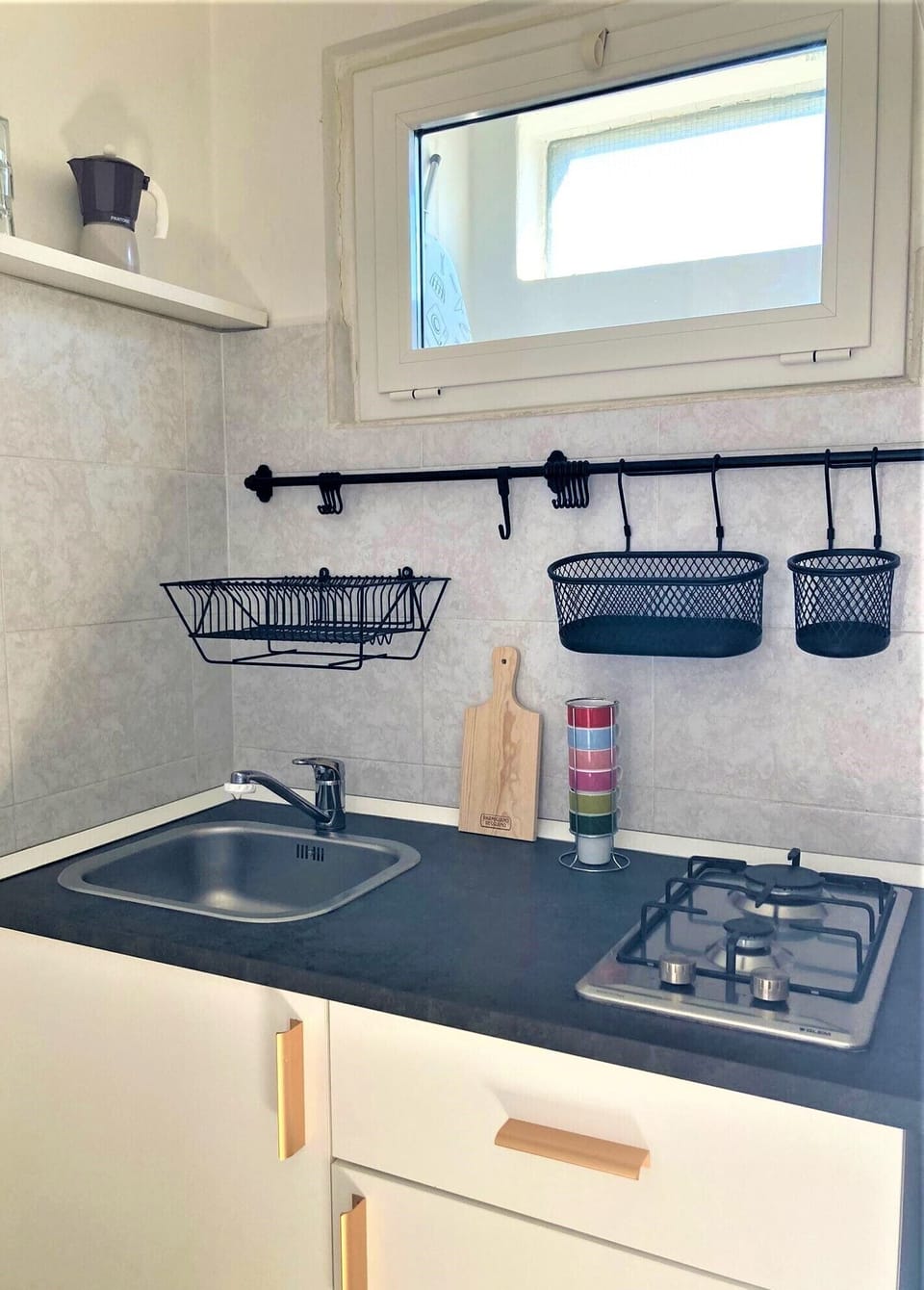Full-size fridge, microwave, stovetop, cookware/dishes/utensils