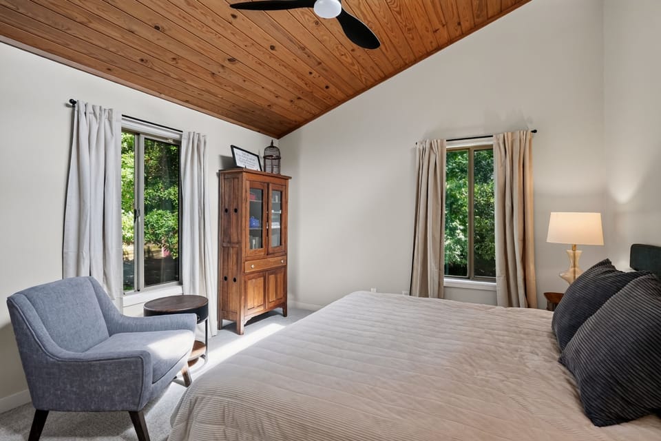 Bedroom with king size bed on first floor