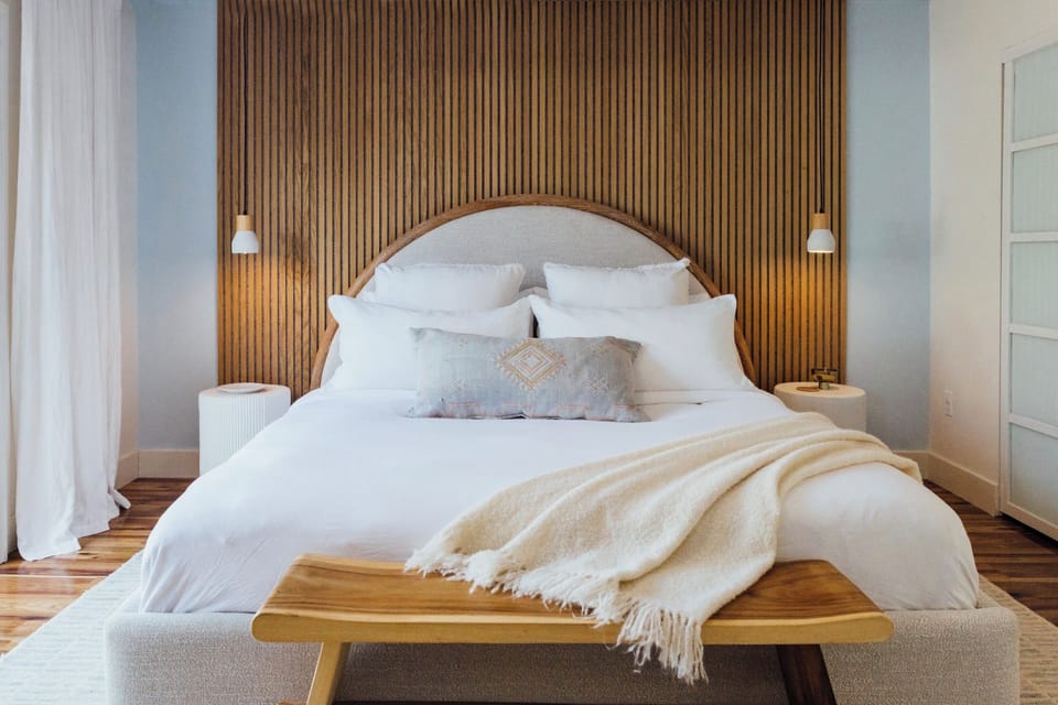 Have the sleep of your dreams on a king-size cloud, with airy linen and cotton bedding and a luxury Saatva pillow top mattress.