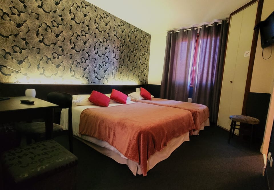 Triple Room, Non Smoking | Individually decorated, desk, laptop workspace, free WiFi