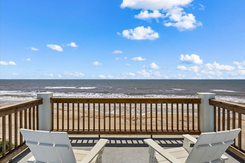 Private balcony attached to upstairs king bedroom