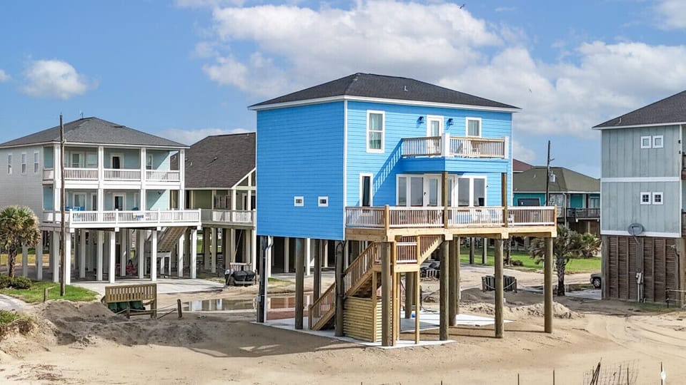 Walk out the front door onto the beach!  Amazing location located in the heart of Crystal Beach