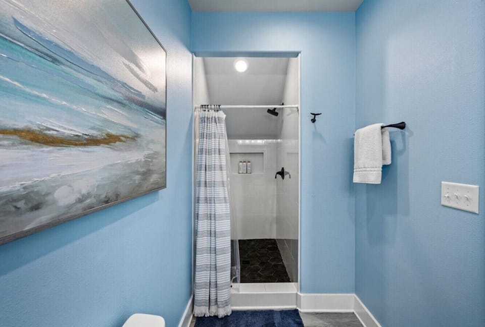 En-suite bath attached to downstairs king bedroom