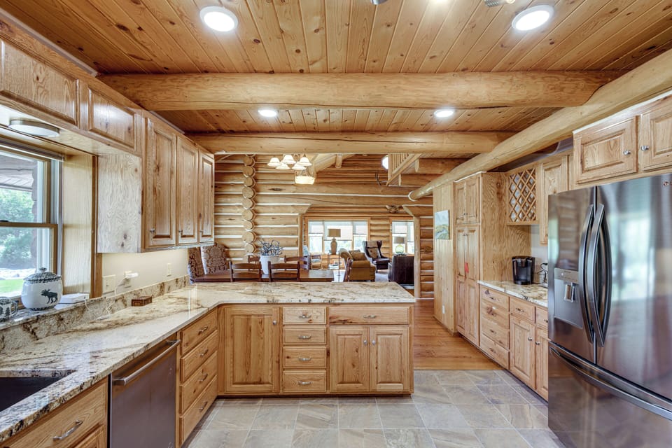 Kitchen | Cooking Basics | Welcome Basket w/ Bagels & Butter | Main Level