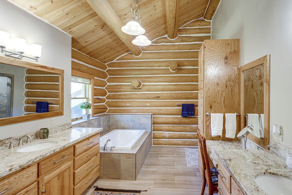 Full Bath | Towels | Hair Dryer | Upper Level