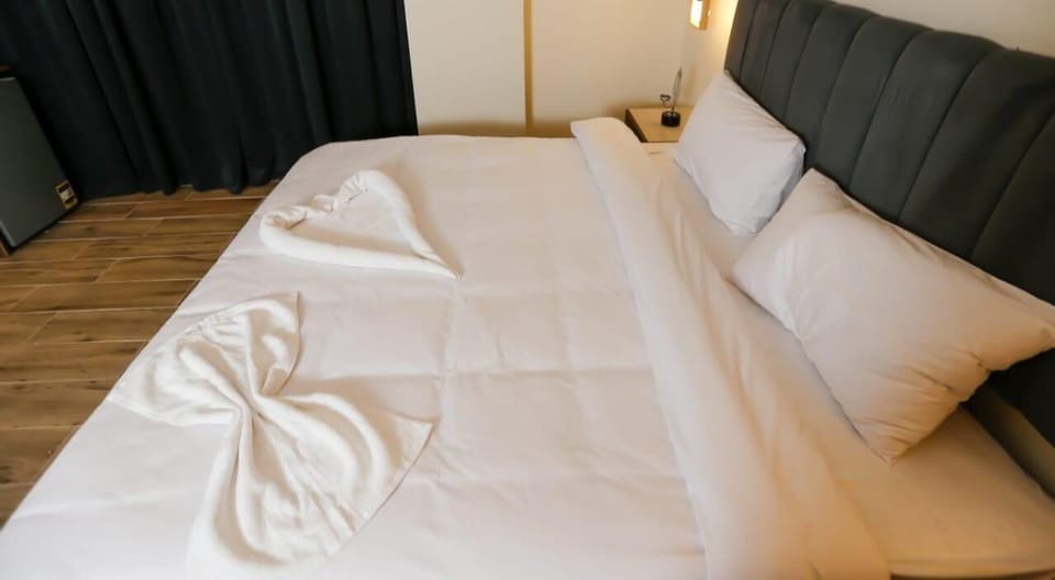Deluxe Double Room, Balcony, Mountain View | Blackout drapes, iron/ironing board, free WiFi