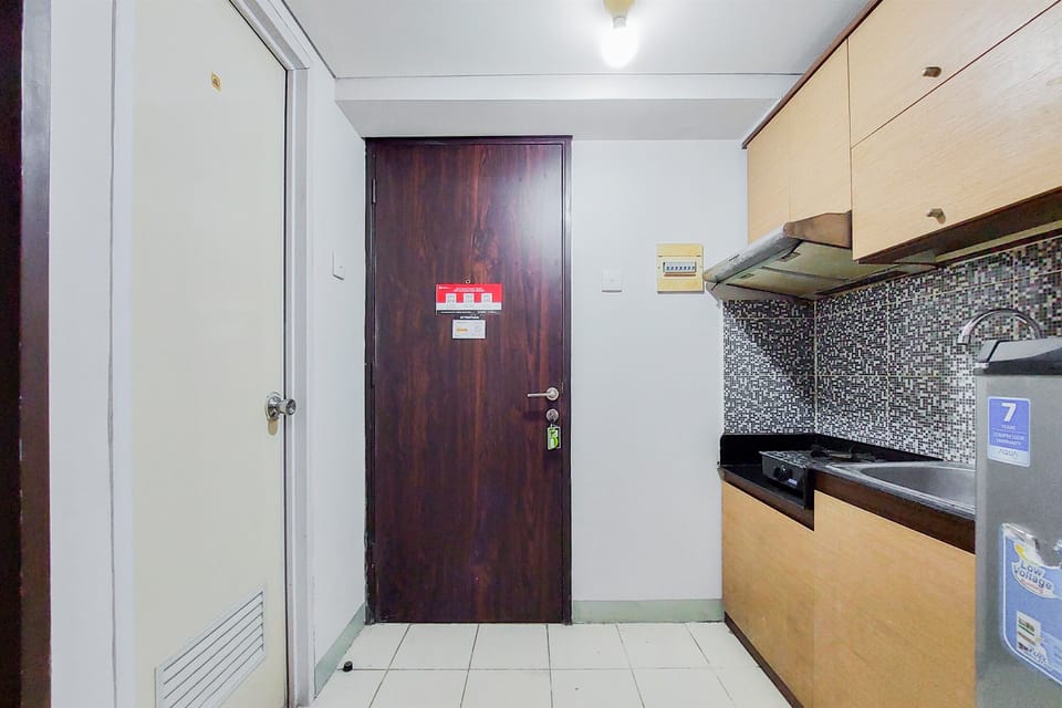 Deluxe Apartment | Private kitchen | Fridge, microwave, stovetop