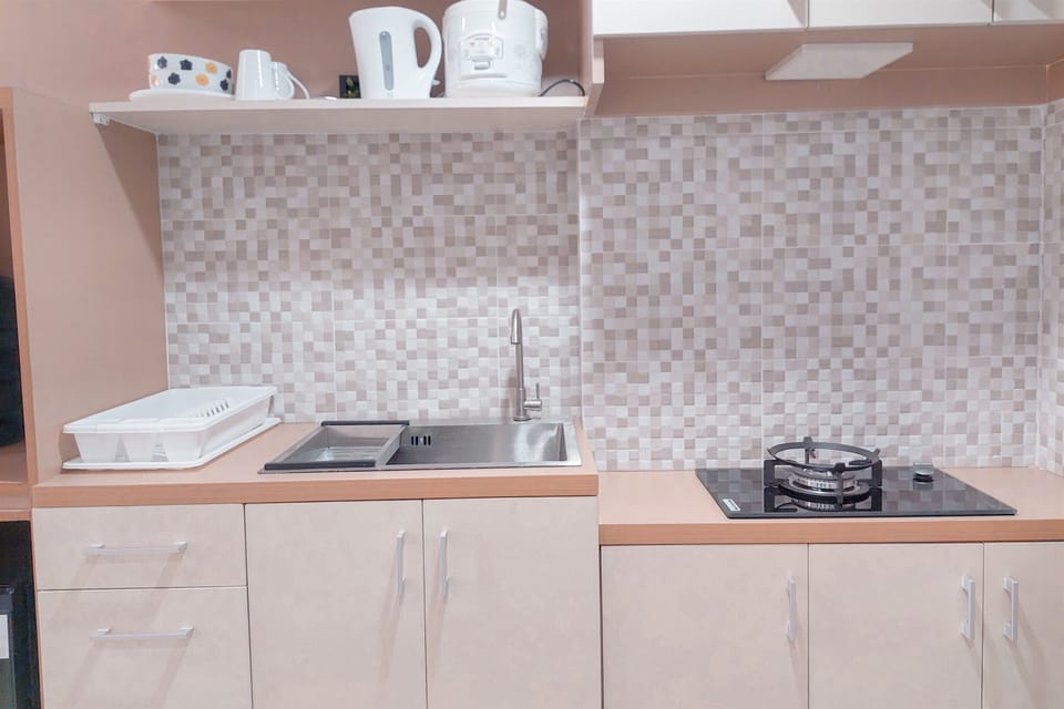 Deluxe Studio | Private kitchen | Mini-fridge, stovetop