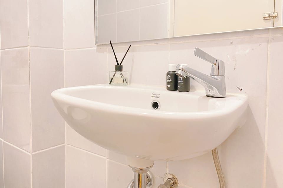 Deluxe Studio | Bathroom | Shower, towels