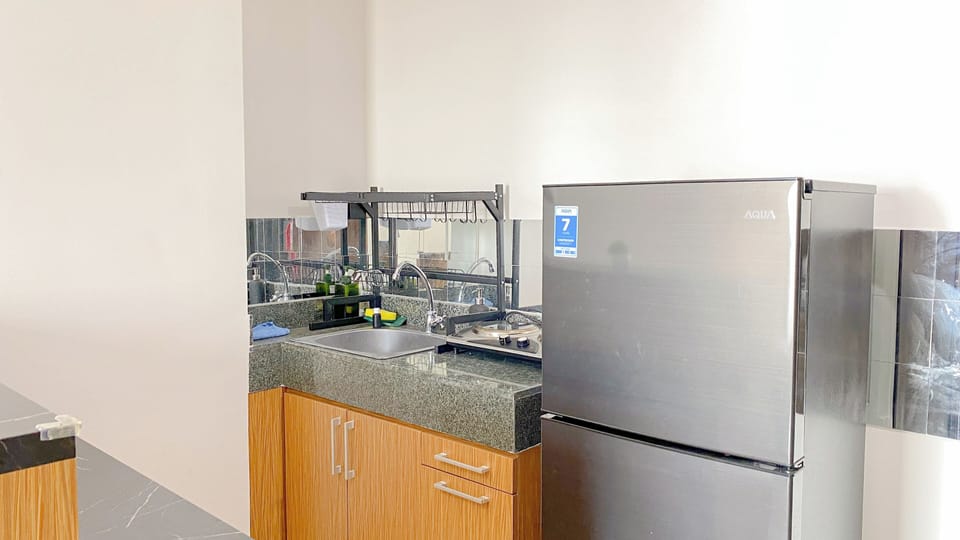 Deluxe Apartment | Private kitchen | Full-size fridge, stovetop, dining tables