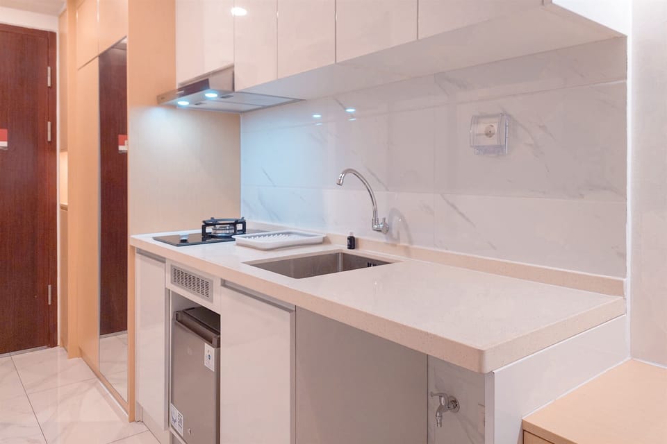 Deluxe Studio | Private kitchen | Mini-fridge, stovetop