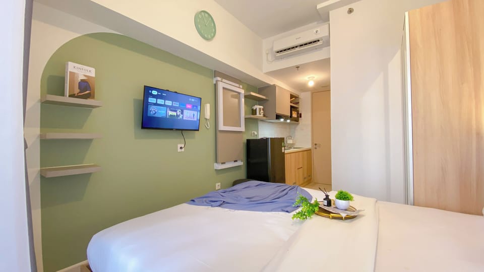 Deluxe Studio | Desk, free WiFi