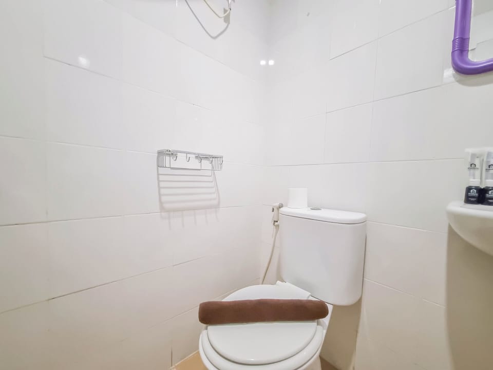 Deluxe Studio | Bathroom | Shower, towels