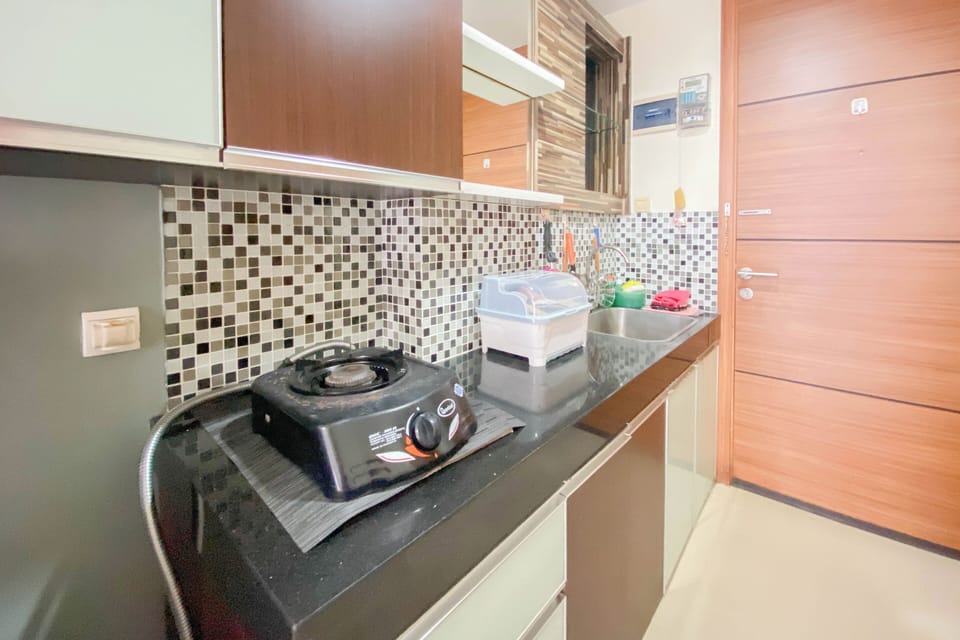 Deluxe Studio | Private kitchen | Fridge, stovetop