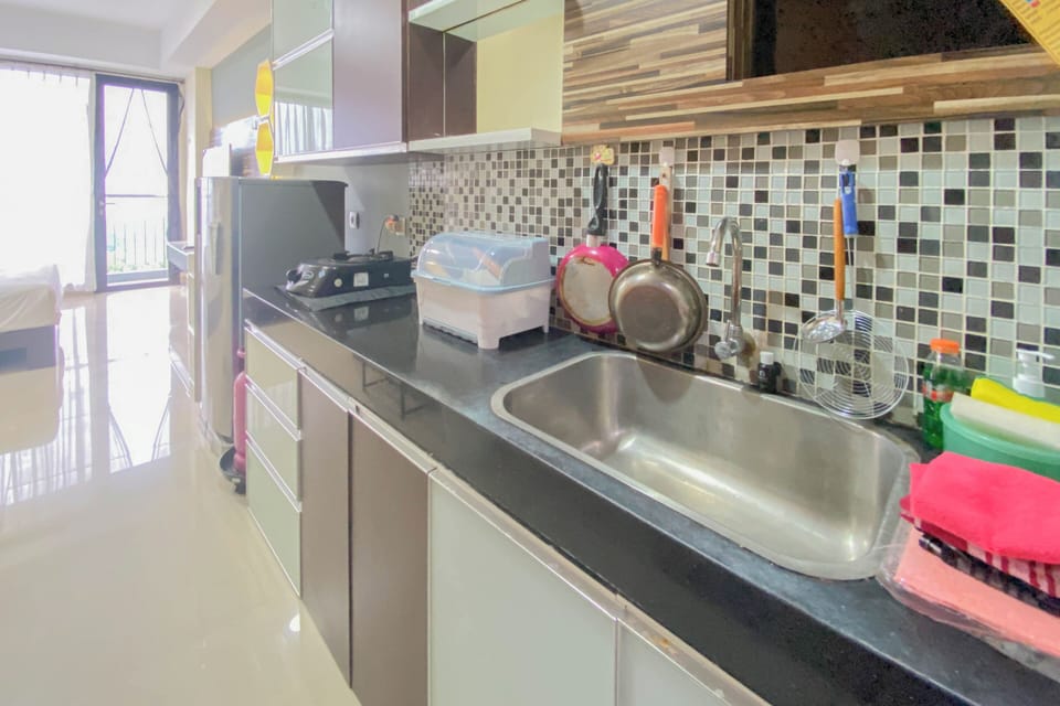 Deluxe Studio | Private kitchen | Fridge, stovetop