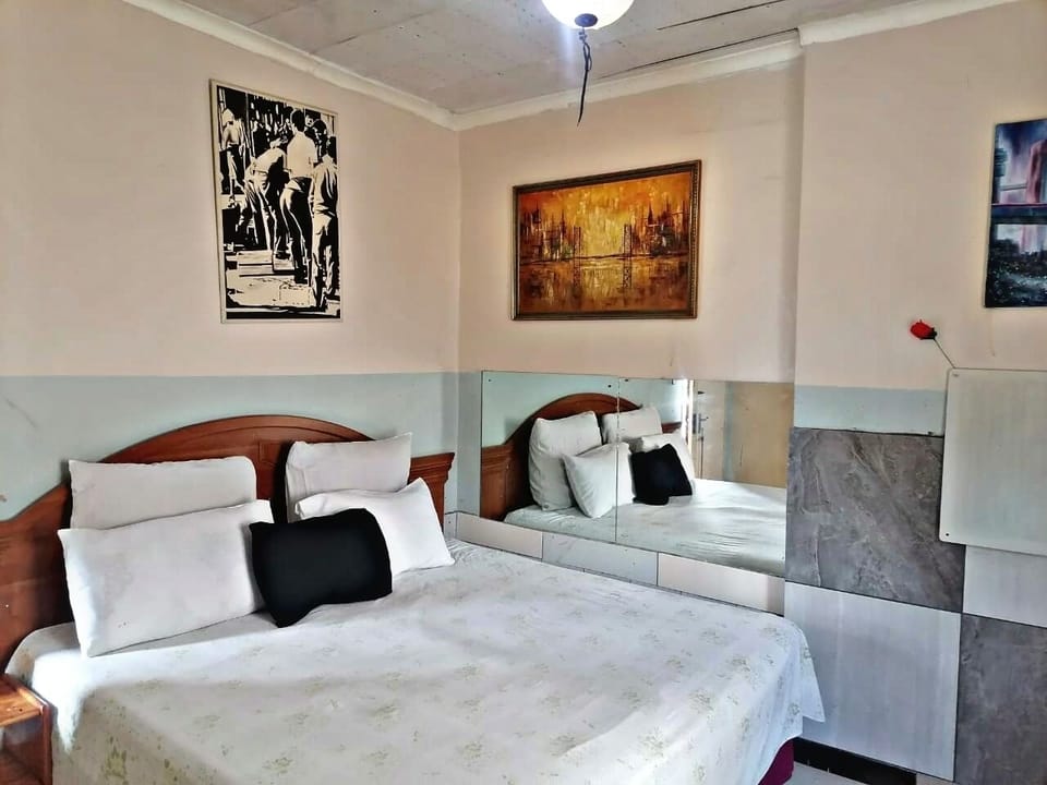 1 bedroom, pillowtop beds, desk, iron/ironing board