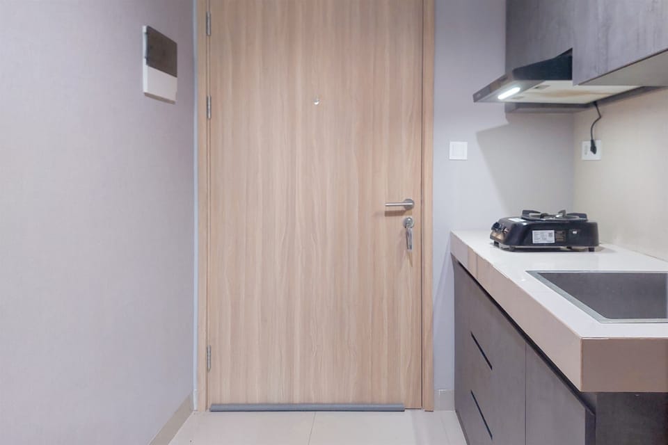 Deluxe Apartment | Private kitchen | Fridge, stovetop