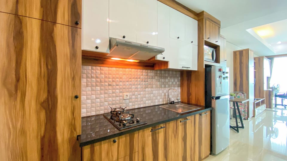 Deluxe Studio | Private kitchen | Full-size fridge, microwave, stovetop