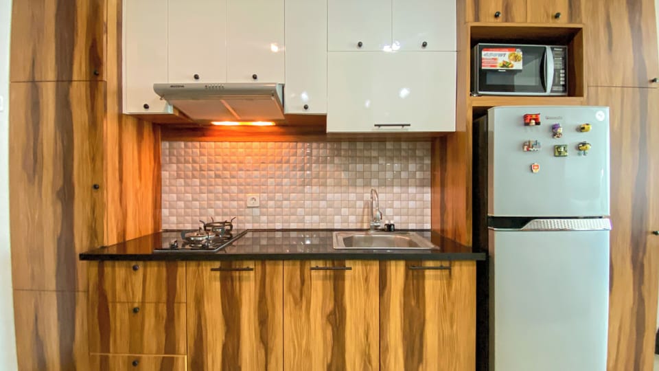 Deluxe Studio | Private kitchen | Full-size fridge, microwave, stovetop