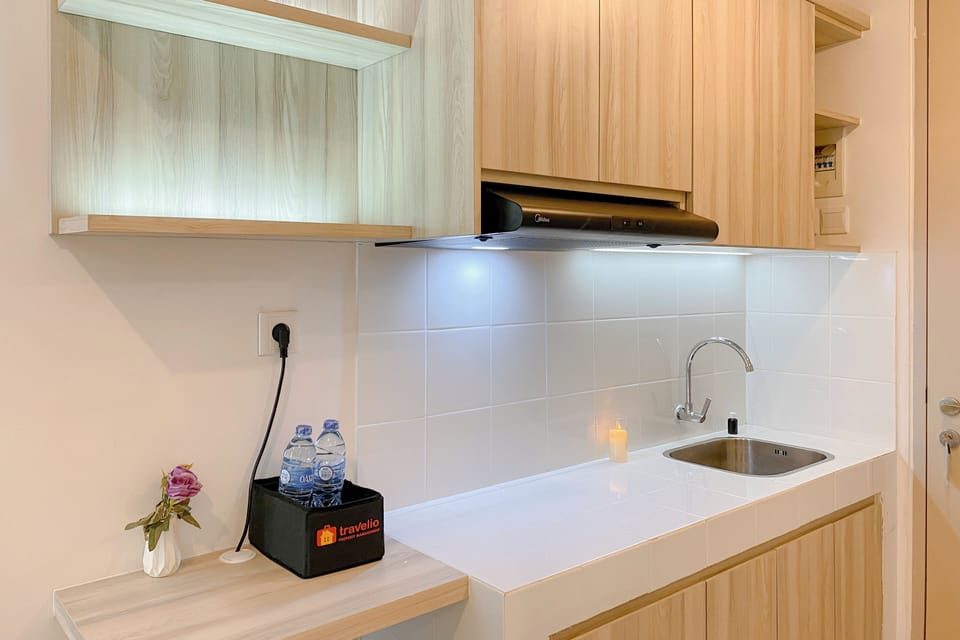 Deluxe Studio | Private kitchen | Mini-fridge, stovetop