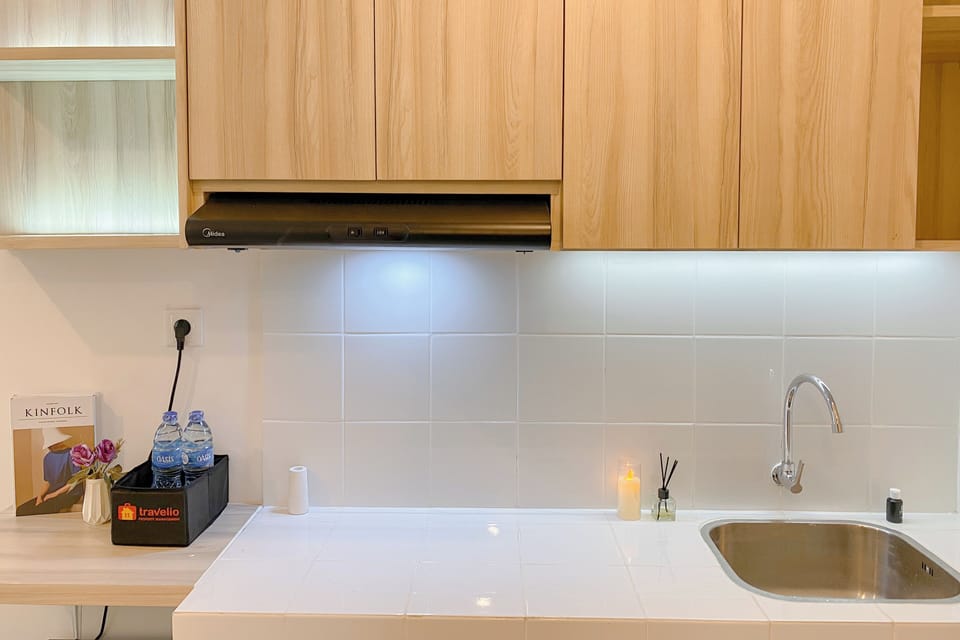 Deluxe Studio | Private kitchen | Mini-fridge, stovetop