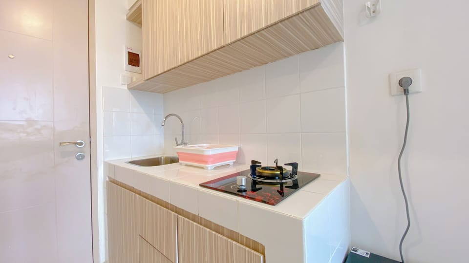 Deluxe Studio | Private kitchen | Mini-fridge, stovetop