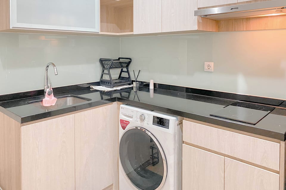 Deluxe Apartment | Private kitchen | Full-size fridge, stovetop, electric kettle, dining tables