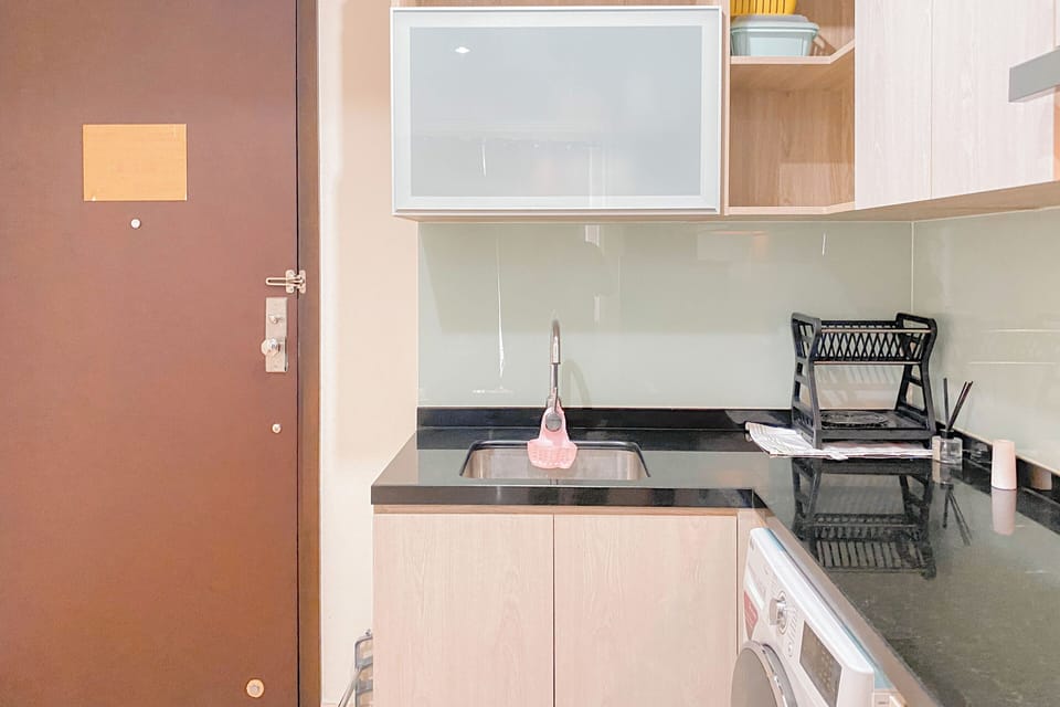 Deluxe Apartment | Private kitchen | Full-size fridge, stovetop, electric kettle, dining tables