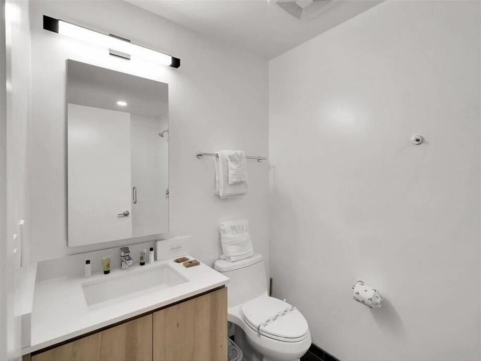 Downtown Phoenix Phoenix Studio Bathroom