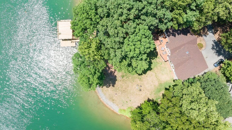 Breathtaking spot on the lake!