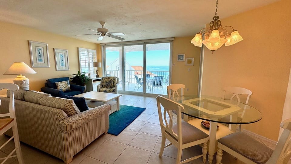 Living/Dining area