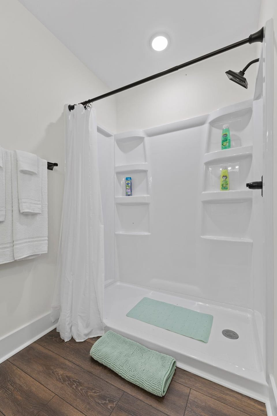 Primary Ensuite | Stocked with necessities