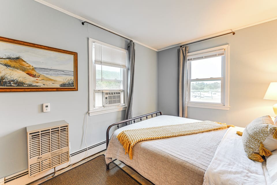 Bedroom 1 | Queen Bed | Linens Provided