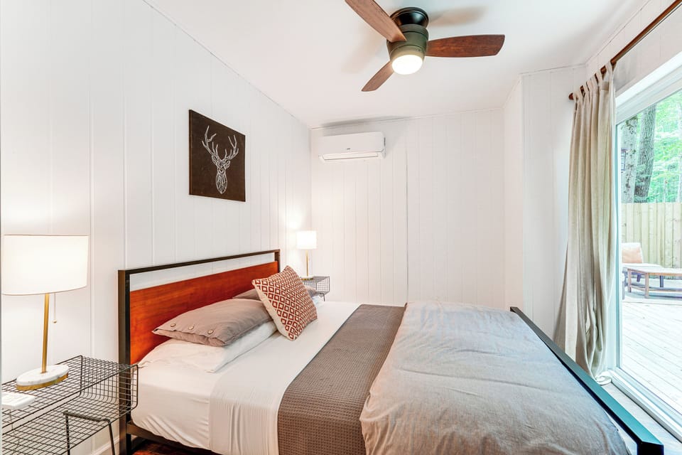 Bonus Room 2 | Queen Bed | Lower Level
