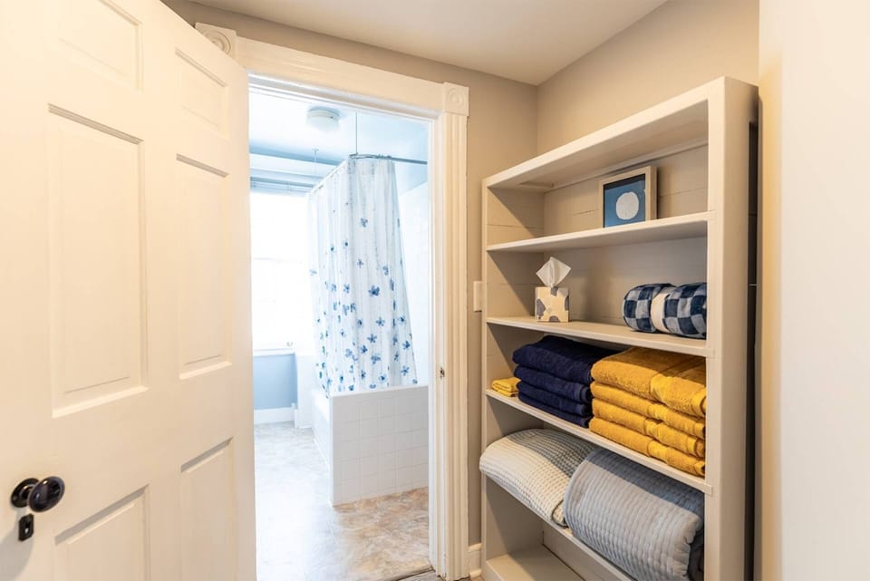 There are fresh bath towels and bed linens for all the guests in the home.