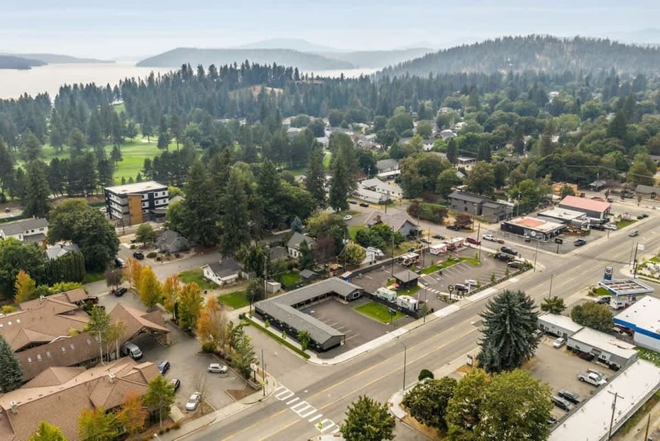 Stay in beautiful Coeur d'Alene