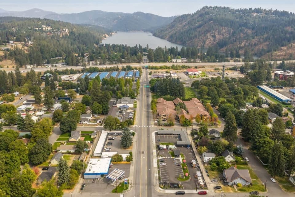 Stay in beautiful Coeur d'Alene
