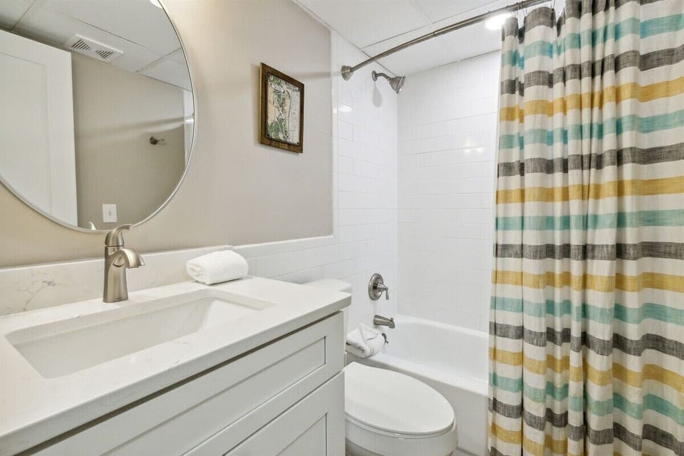 Tub/Shower Combo in Guest Bathroom (hair dryer provided)