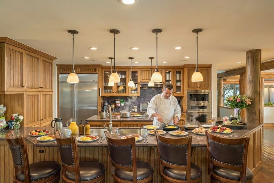 Chef's Kitchen & Island — A spacious island and bar seating make this the heart of the home—where everyone gathers. 🍽️✨