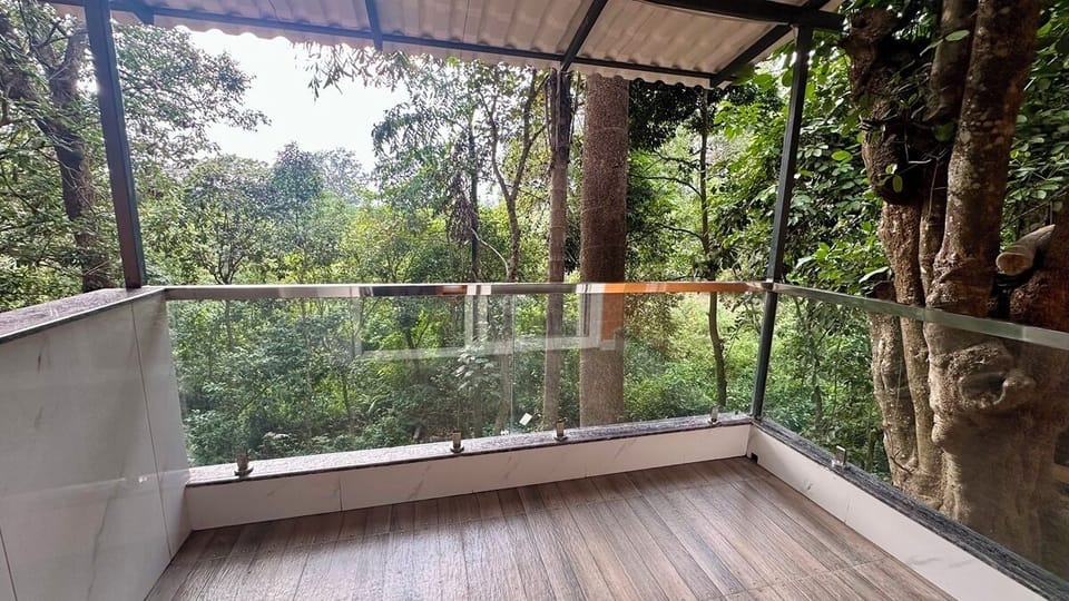 Luxury Room | Balcony