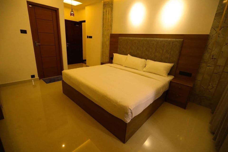 Deluxe Room | Desk, laptop workspace, free WiFi