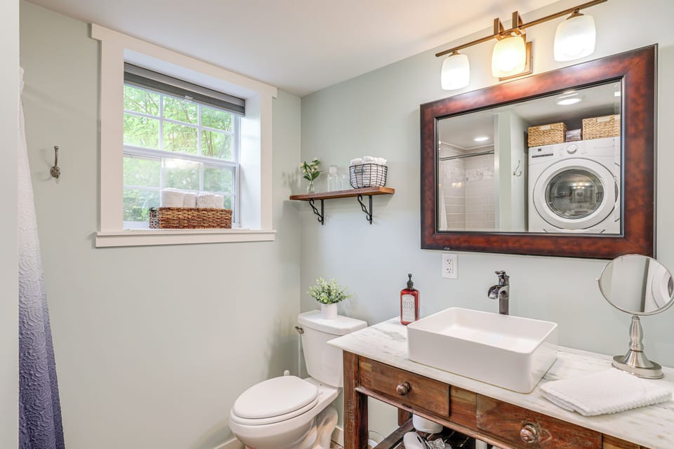 Walk to Downtown Weaverville: Quiet Apartment Apartment in Weaverville