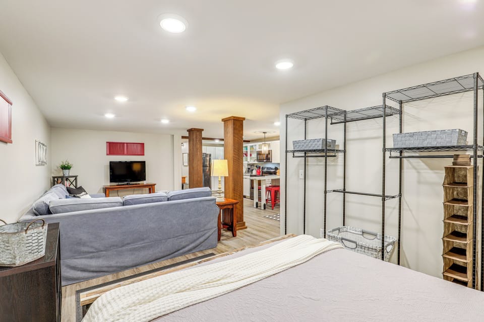 Walk to Downtown Weaverville: Quiet Apartment Apartment in Weaverville