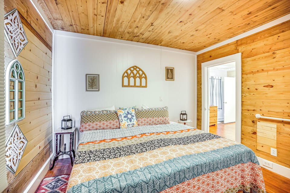 Historic Hawkins House Located on Sewanee Campus Cottage in Tennessee