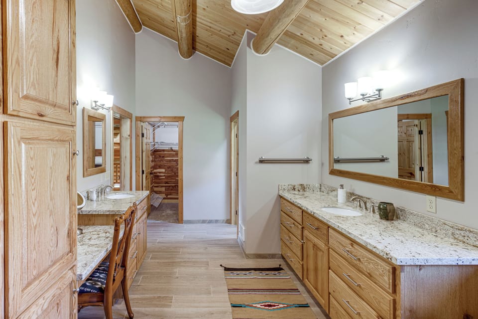 Remote Idaho Mountain Lodge w/ River Access! Cottage in Salmon River